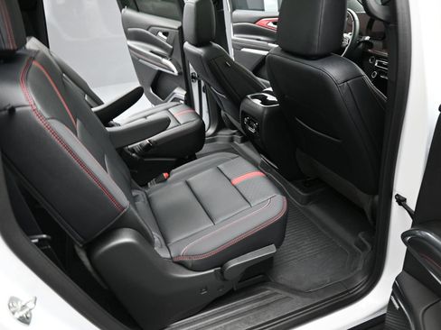 Used 2025 Chevrolet Traverse RS w/ LPO, Floor Liner Package FWD image 20