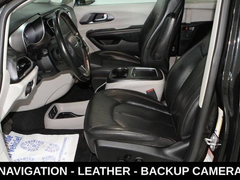 Used 2020 Chrysler Pacifica Touring-L Plus w/ Tire & Wheel Group FWD image 15