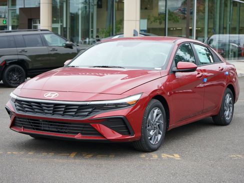 New 2025 Hyundai Elantra Limited image 1