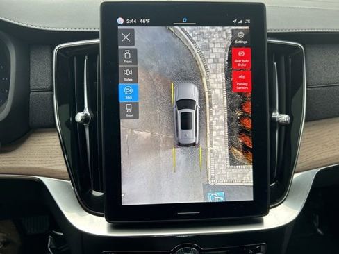 Used 2025 Volvo XC90 B6 Plus image 25