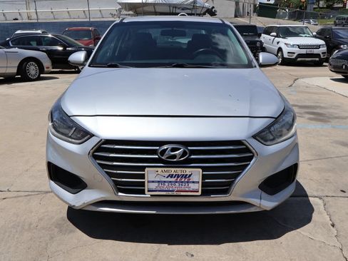 Used 2020 Hyundai Accent SE FWD image 2