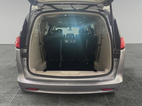 Used 2021 Chrysler Voyager Lxi FWD image 13