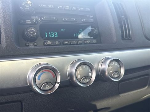 Used 2004 Chevrolet SSR w/ Preferred Equipment Group image 17