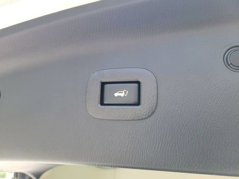 Used 2020 Nissan Armada Platinum w/ Captain's Chairs Package RWD image 10