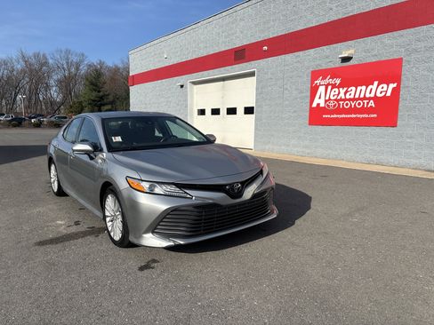 Used 2019 Toyota Camry XLE image 1