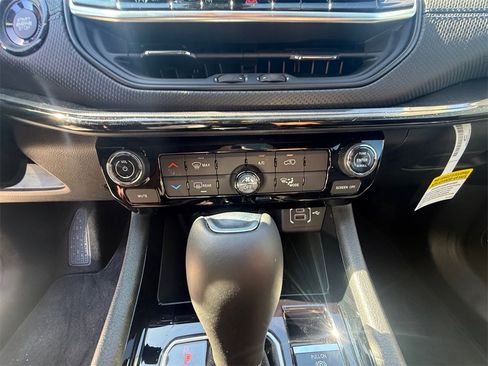 New 2026 Jeep Compass Latitude image 25