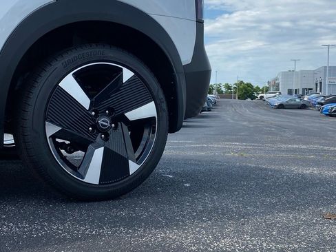 New 2025 Nissan Kicks SR image 35