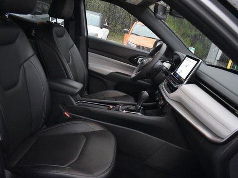 Used 2025 Jeep Compass Limited w/ Elite Group AWD/4WD image 16