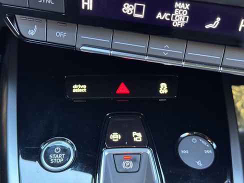 Used 2024 Audi Q4 e-tron Premium Plus w/ Premium Plus image 33