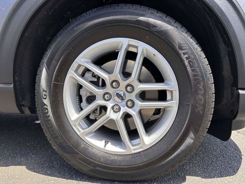 Used 2026 Ford Explorer Active AWD/4WD image 7