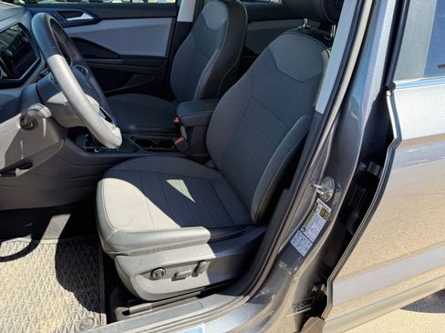 Used 2022 Volkswagen Taos SE w/ Panoramic Sunroof Package image 31