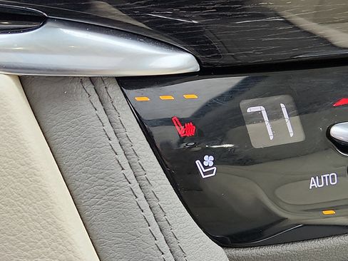 Used 2021 Cadillac XT6 Premium Luxury image 34