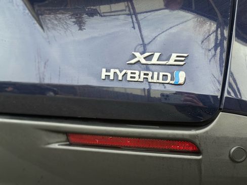 Used 2021 Toyota Sienna XLE w/ XLE Plus Package AWD/4WD image 32