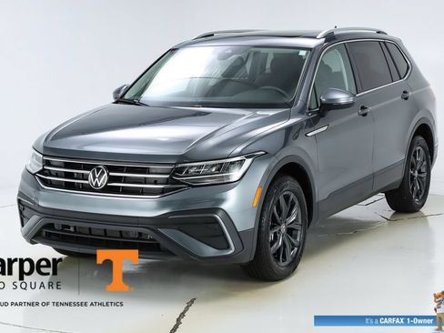 Used 2024 Volkswagen Tiguan SE w/ Panoramic Sunroof Package FWD image 40