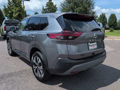 Used 2021 Nissan Rogue SV FWD image 4