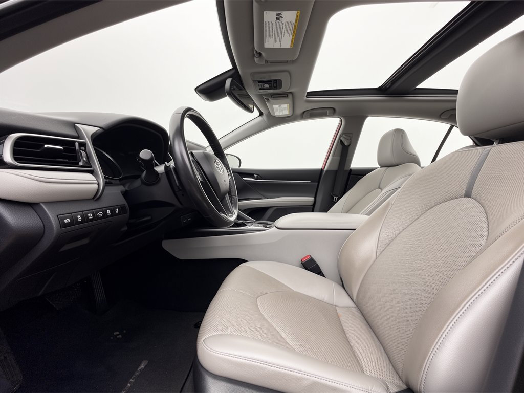Used 2022 Toyota Camry XSE w/ Navigation Package FWD image 5