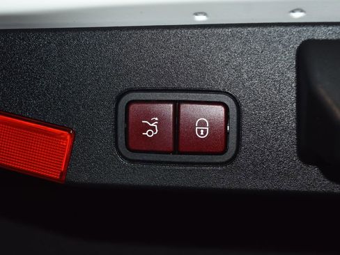 Used 2014 Mercedes-Benz SL 550 image 31