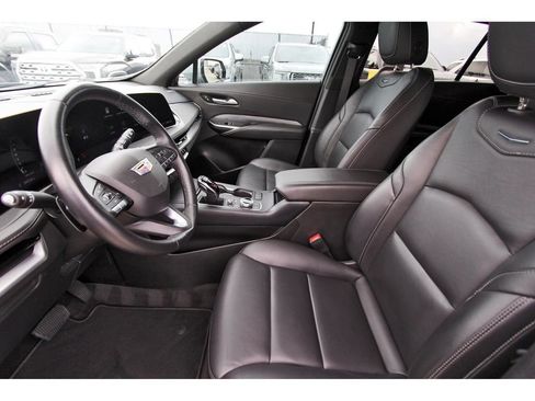 Used 2025 Cadillac XT4 Premium Luxury FWD image 6