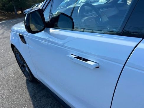 Used 2024 Land Rover Range Rover Sport SE image 11