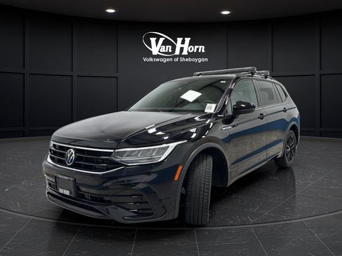 Used 2022 Volkswagen Tiguan SE R-Line AWD/4WD image 3
