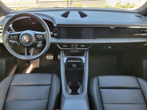 Used 2025 Porsche Macan 4S Electric image 12