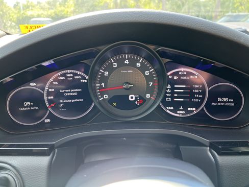 Used 2021 Porsche Cayenne AWD/4WD image 21
