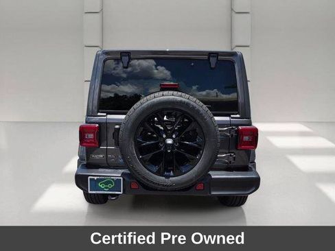 Used 2025 Jeep Wrangler Unlimited Sahara AWD/4WD image 3