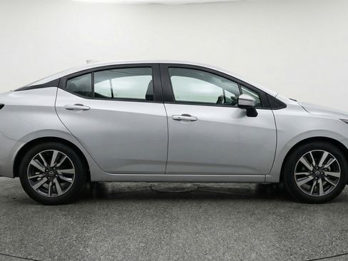 Used 2025 Nissan Versa SV image 11