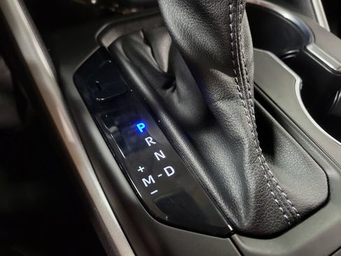 Used 2022 Toyota Highlander XLE AWD/4WD image 18