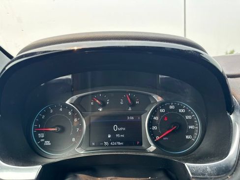 Used 2023 Chevrolet Traverse LT FWD image 9