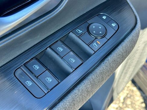 New 2026 Nissan Kicks SV image 9