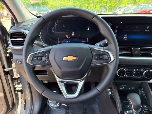 Used 2025 Chevrolet TrailBlazer LT w/ Convenience Package AWD/4WD image 24
