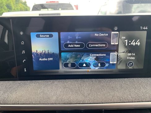 Used 2025 Nissan Kicks SV FWD image 13