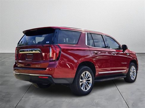 Used 2022 GMC Yukon SLT w/ SLT Premium Package image 4