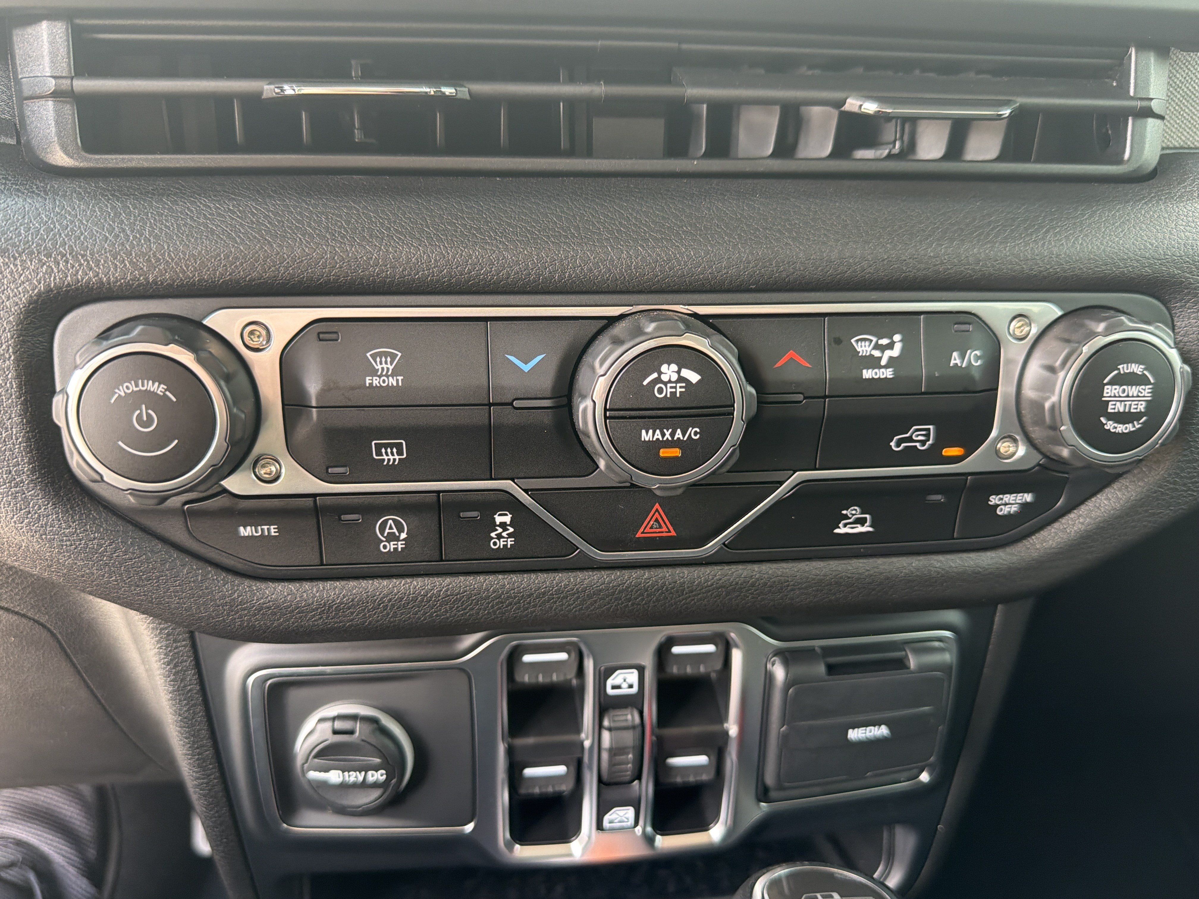 Used 2025 Jeep Gladiator Sport AWD/4WD image 34