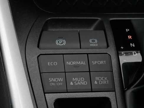 Certified 2025 Toyota RAV4 XLE AWD/4WD image 28