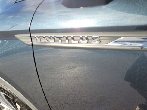 Used 2021 Lincoln Nautilus FWD w/ Equipment Group 101A image 6