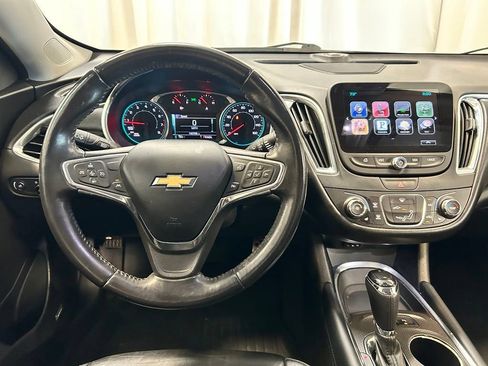 Used 2016 Chevrolet Malibu LT w/ Leather Package FWD image 3