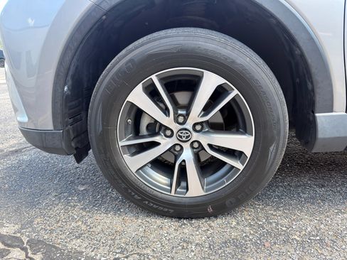 Used 2018 Toyota RAV4 XLE w/ Plus Extra Value Package AWD/4WD image 29