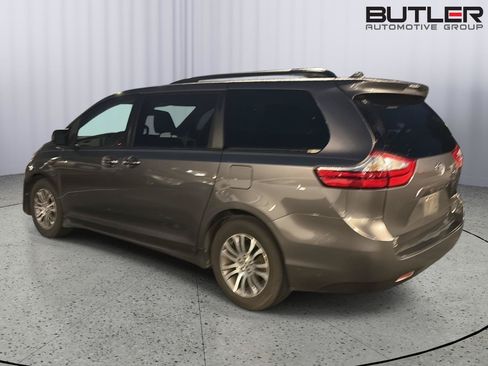 Used 2019 Toyota Sienna XLE FWD image 10