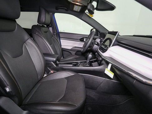 Used 2023 Jeep Compass Limited image 17