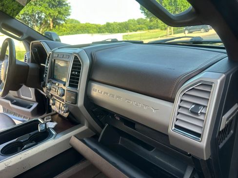 Used 2018 Ford F250 King Ranch w/ King Ranch Ultimate Package AWD/4WD image 32