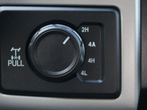 Used 2018 Ford F150 Lariat image 27