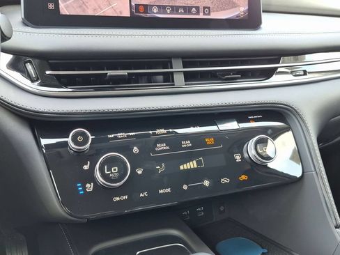 New 2027 INFINITI QX60 Luxe w/ Family Package AWD/4WD image 23