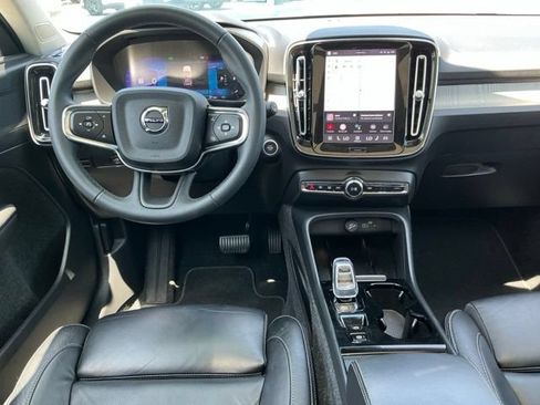 Used 2023 Volvo XC40 B4 Plus FWD image 8