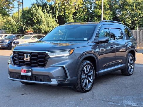 Certified 2025 Honda Pilot Touring image 23