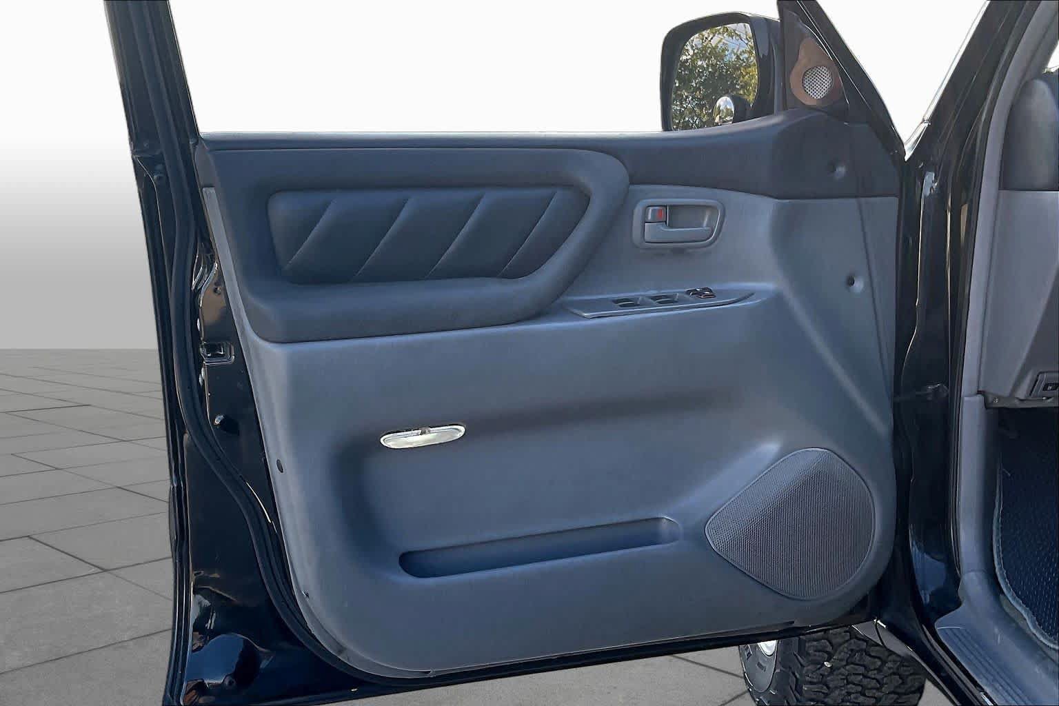 Used 1999 Toyota Land Cruiser w/ Leather Trim Pkg AWD/4WD image 20