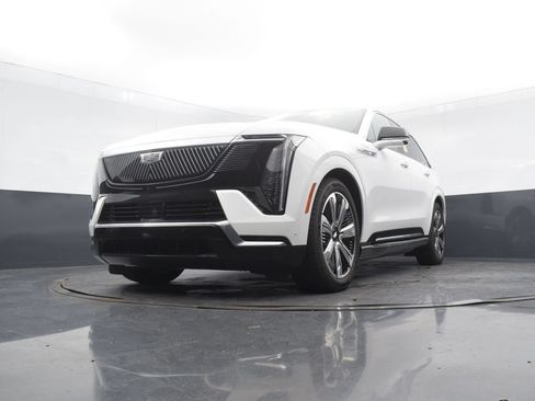 Used 2025 Cadillac Escalade IQ Luxury 2 w/ LPO, Premium Carpet Package AWD/4WD image 48