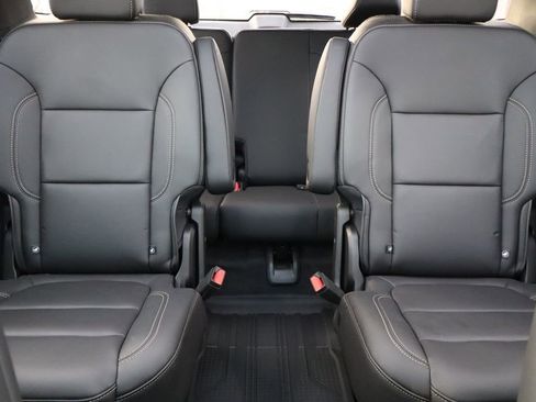 Used 2023 Chevrolet Traverse LT w/ LT Premium Package image 44