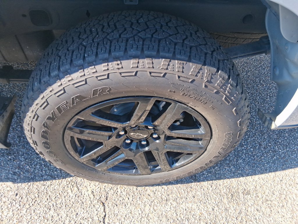 Used 2025 Chevrolet Silverado 1500 RST AWD/4WD image 9